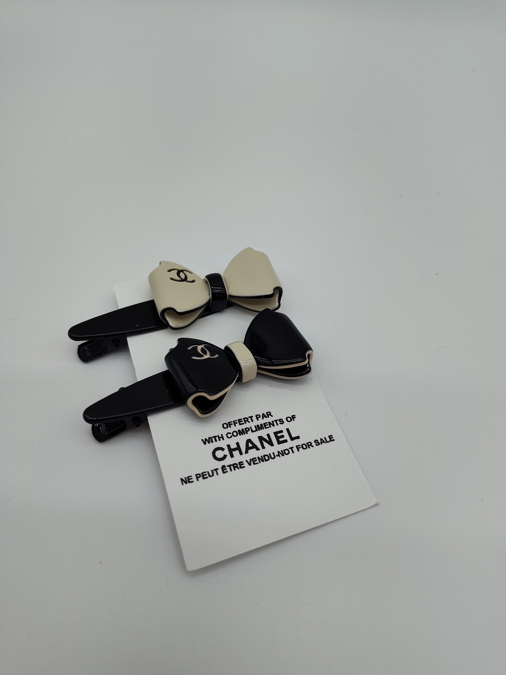 CHANEL Beauté Bow Hair Clips Black Ivory CC Logo Promotional Set of 2